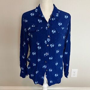 Two by Vince Camuto Button Down Top with Butterfly Design Size Medium